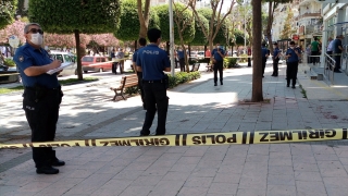 Adana’da kaldırımda yürürken silahla bacaklarından vurulan kişi yaralandı 