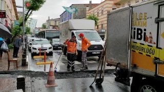 Beyoğlu’nda çökme meydana gelen yol trafiğe kapatıldı