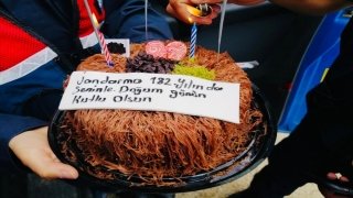 182’nci yaşını kutlayan Jandarmadan Kırıkkale’de çocuklara doğum günü sürprizi