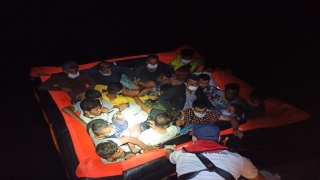 Bodrum açıklarında Türk kara sularına itilen 37 düzensiz göçmen kurtarıldı