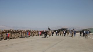 İçişleri Bakanı Soylu, Çakırsöğüt Jandarma Komando Tugay Komutanlığı’nda askerlerle bayramlaştı: