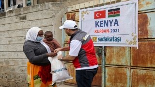 Sadakataşı Derneği, Kenya’da 2 bin 353 aileye kurban eti dağıttı