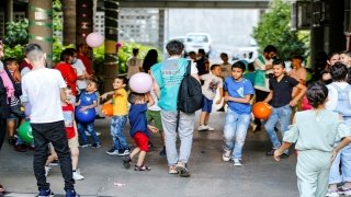 Cansuyu Derneği gönüllüleri Lübnan’daki yetim ve öksüz çocuklara bayram harçlığı verdi