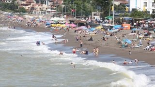 ”Batı Karadeniz’in incisi” Akçakoca’da tatilci yoğunluğu devam etti