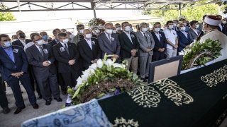 Eski Dışişleri Bakanı Turan Güneş’in eşi Nermin Güneş’in cenazesi toprağa verildi
