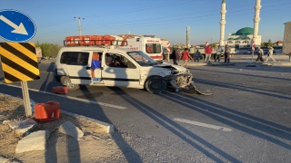 Aksaray’da hafif ticari araç ile otomobil çarpıştı: 5 yaralı