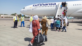 Almanya, Afganistan’daki 2 binden fazla kişiyi Özbekistan üzerinden tahliye etti