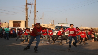 İdlib’deki savaş mağduru çocukların yüzü düzenlenen paten yarışmasıyla güldü