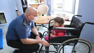 Siirt Emniyet Müdürü bedensel engelli çocuğa akülü araç verdi