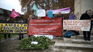 İngiltere’nin başkenti Londra’da emeklilerden protesto