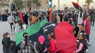Libyalılar egemenliklerinin 70’inci yılını Şehitler Meydanı’nda kutladı