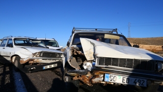 Nevşehir’de 5 aracın karıştığı zincirleme kazada bir kişi yaralandı