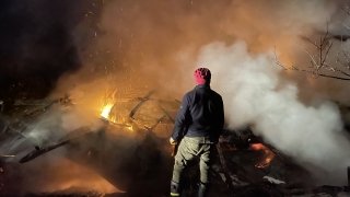 Kastamonu’da iki katlı ahşap binada çıkan yangın söndürüldü