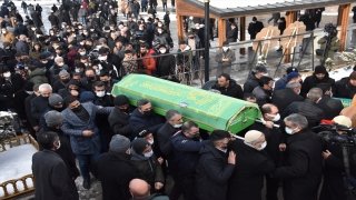Erzurum’da çığ altında kalarak ölen 2 kişinin cenazesi toprağa verildi