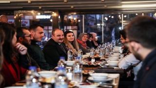 Bakan Varank, sürpriz iftar buluşmalarına Ankara’da devam etti