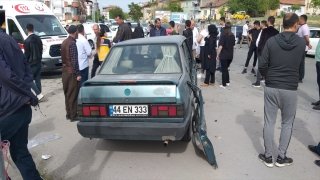 Malatya’da iki otomobilin çarpışması sonucu 4 kişi yaralandı