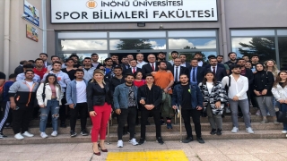 TVF Başkanı Üstündağ, Malatya’da öğrencilerle buluştu