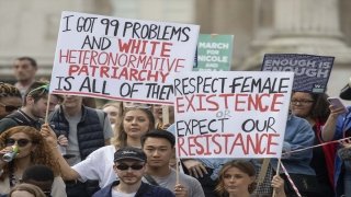 Londra Polis Teşkilatındaki ”ırkçılık ve kadın düşmanlığı”na karşı gösteri düzenlendi