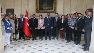 Milli Eğitim Bakanı Mahmut Özer, Paris’te Türk öğrencilerle bir araya geldi