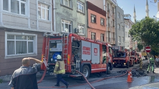 Bayrampaşa’da 2 binada çıkan yangın söndürüldü