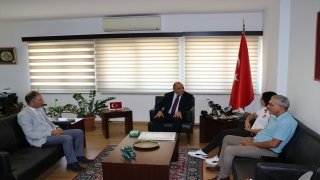 Büyükelçi Başçeri, Türkiye Badminton Milli Takımı’nın KKTC’li sporcusu Deniz’i kabul etti