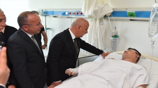 Tarım ve Orman Bakanı Vahit Kirişci, helikopter kazasında yaralananları ziyaret etti
