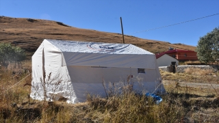 Ardahan’da depremden etkilenen vatandaşlar geceyi çadırlarda geçirdi