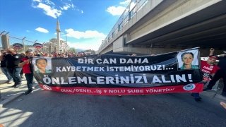 Genel İş Sendikası üyeleri, ölen arkadaşları için İzmir Metro AŞ’yi protesto etti