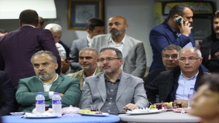 Bakan Kasapoğlu, derbi maçını İznik’te vatandaşlarla izledi