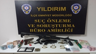 Bursa’da uyuşturucu ticareti yaptıkları iddia edilen 2 kişi yakalandı